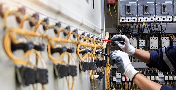 Professional Electrician technician working in Newburgh, IN